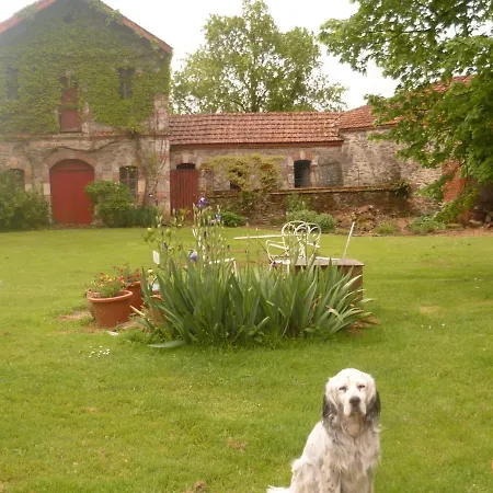 Le Logis 3* Les Pineaux